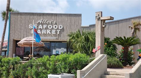 In their more than 20 years in the industry, Katie's Seafood Market gained its name by having the " largest retail display on the Galveston Island .". The inventory includes Red Snappers, Groupers, Golden Tile Fishes, Flounders, Oysters, Shrimps, and Blue Crabs, sourced from local fishermen and shrimpers of the Gulf of Mexico. (409) 763-8160.