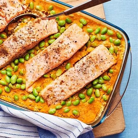 Allt  inom  ett  struktur - lax  tillsammans couscous  samt morot.