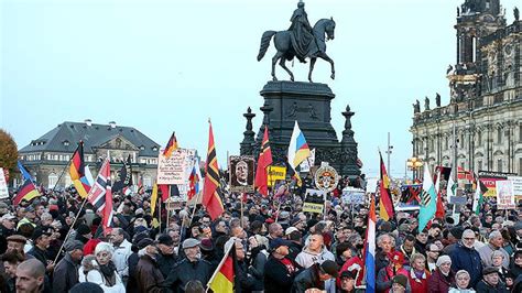 Almanya’da 150 bin kişiden Bundestag önünde ırkçılığa karşı miting