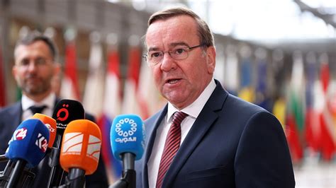 Almanya savunma bakanı, ‘en kötü savaş senaryosu’na karşı hazır olmaları gerektiğini söyledi