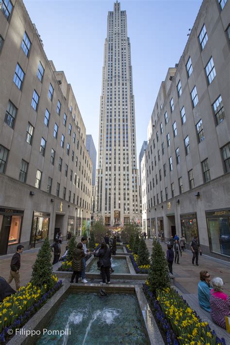 Fitness brand Alo Yoga has signed a lease at Rockefeller Center's 600 Fifth Avenue, replacing Ann Taylor, sources told The Real Deal. The retailer, which carries fitness clothing, gear and.... 