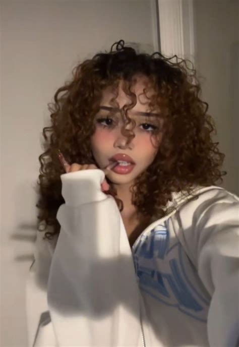 🍌 Alora_Cute Onlyfans Leaked XxX