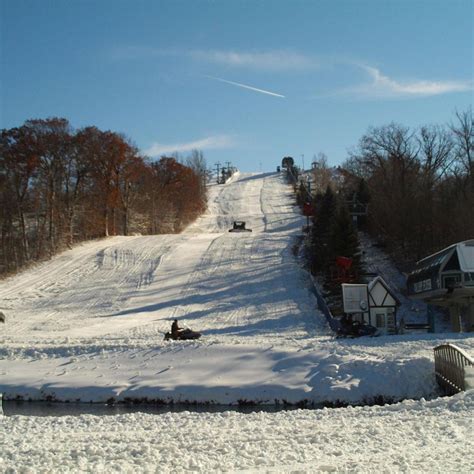 Alpine valley ski. Alpine Valley in Chesterfield probably gets more natural snowfall than any other ski area in Ohio and is the only one with wooded trails. It is conveniently located just 35 miles from downtown Cleveland, making it a short distance from most northeastern Ohio suburbs and towns. 