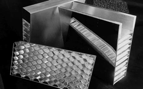 Aluminum honeycomb panels. Adopting “honeycomb sandwich” structure, Winsom cassette honeycomb panel is made of aluminium outer & inner skins and expanded honeycomb core which are composited under high temperature high press. It features light weight, high strength, good rigidity, high corrosion resistance and stable performance. Since the air … 