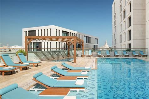 Alwadi Hotel Doha - MGalleryが提供するワールドクラスのサービスで、贅沢なひとときを. ドーハに位置するAlwadi Hotel Doha MGalleryは、エアコン付きのお部屋、フィットネスセンター、館内レストラン（朝食ルーム付）を提供する宿泊施設で、スーク・ワキーフに直接アクセスできます。