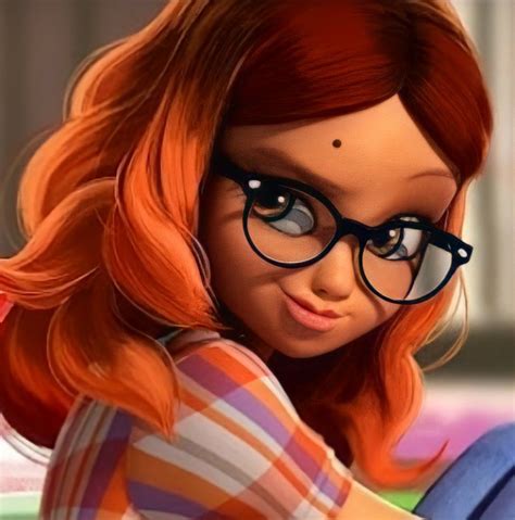 Alya panosundaki Pin Pinterest.