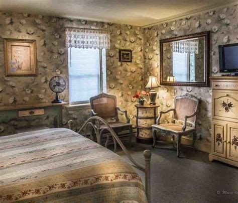 Amana Colonies Themed Hotel Rooms & Accommodations