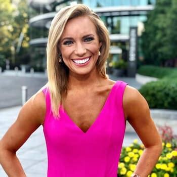 Amanda Starrantino is a journalist, figure skating professional and WRTV anchor. She was born on 20 April 1992 in Los Angeles, California. She is of Italian descent and has a boyfriend named Tyler Sonnega. She is not married now, but she has a work husband Marc Mullins who is also a WRTV co-anchor.. 