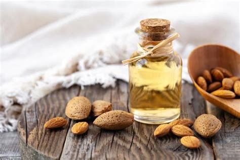 Amaretto vs Almond Extract: What’s The Difference?