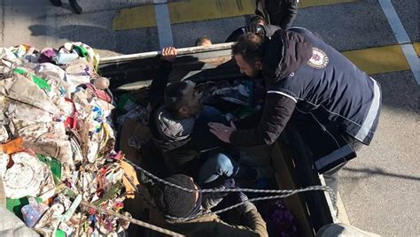 Amasya'da çöp dolu TIR'dan kaçak göçmenler çıktı