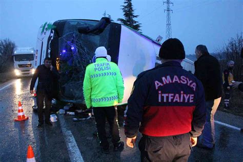 Amasya’da yolcu otobüsü devrildi