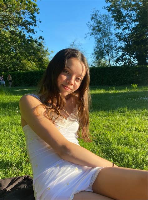 Amateur teens forums.  e.  A female reader, Dree23 +, writes (12 June 2007):...