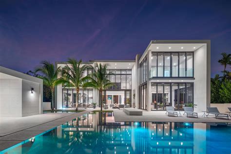 Amazing Modern Beach Mansion