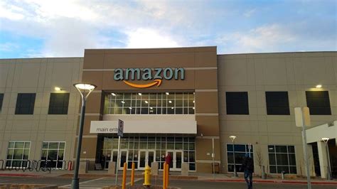Amazon DEN2 is a sorting office in Colorado located on East 19th Avenue. Amazon DEN2 is situated nearby to Triangle Park. ... 22205 East 19th Avenue, Aurora, CO 80019. 