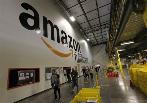 As of May 7, 2024, the average hourly pay for the Amazon Work jobs category in Orlando is $33.30 an hour. While ZipRecruiter is seeing salaries as high as $54.75 and as low as $10.32, the majority of salaries within the Amazon Work jobs category currently range between $26.01 (25th percentile) to $43.08 (75th percentile) with top earners (90th .... 