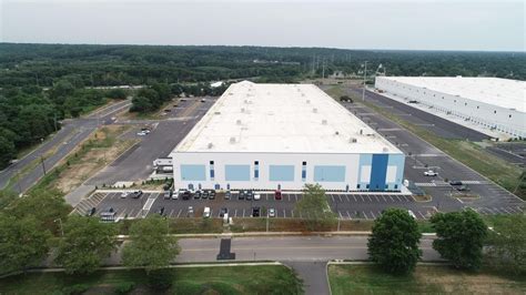 Amazon melville ny. Mar 3, 2022 · Amazon has signed a new 10-year lease for the former Newsday headquarters at 90 Ruland in Melville. This will expand their 'Last Mile' warehouses on LI, with this specific building encompassing ... 