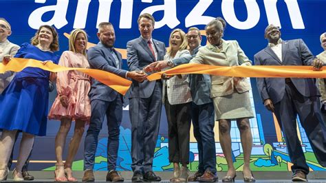 Amazon opening 2 operations facilities in Virginia Beach, creating over 1,000 jobs, Youngkin says