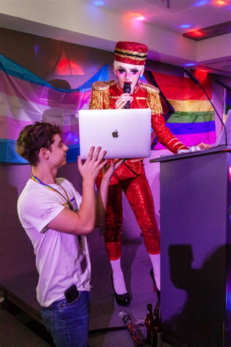 Amazon software engineer apply.  An actively Inclusive and LGBTQ+ Frien...