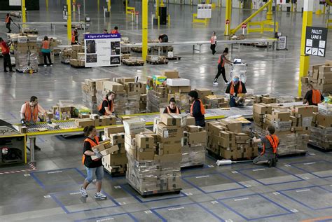 Amazon sort center clt5. In conclusion, sort and fulfillment centers have different roles, sizes, and job requirements. While sorting centers sort packages, fulfillment centers store, pack, and ship products. Sort centers are smaller and require fewer skills, while fulfillment centers are more extensive and require more skills. Knowing the differences between an … 