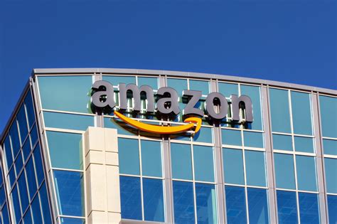 Amazon worker injuries dip last year, but higher than 2020