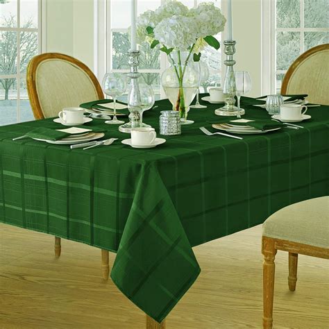 Amazon.com: christmas tablecloth green