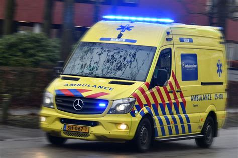 Ambulance met spoed naar Maaslandstraat in Horn 14 april 2024 …