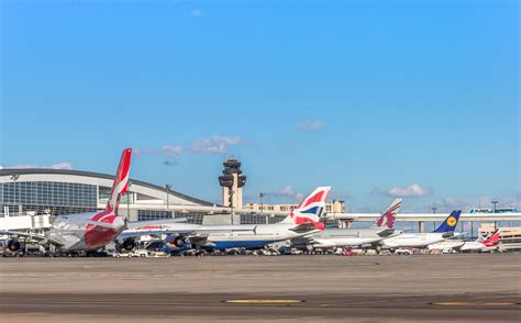 American Airlines arrivals Dallas - Dallas/Fort Worth International ...