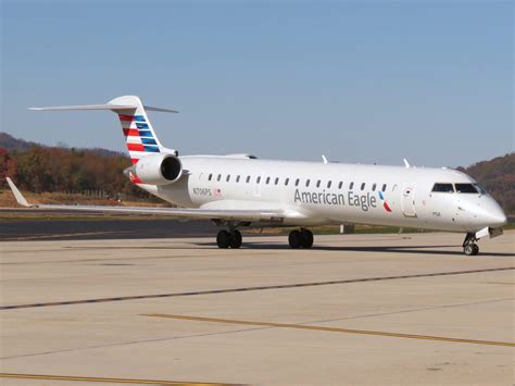 American airlines crj 700. Aug 26, 2019 - American Airlines (Eagle) Fleet Narrow Body Regional Jet Bombardier CRJ-700 photos, review, seating chart, first class, main cabin extra, economy class seats. 