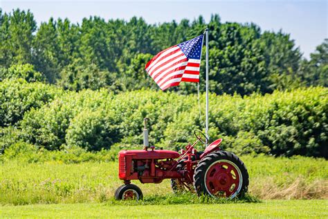 American farm co. Dedicated to our rural communities. We work every day to strengthen the communities we and our customer-owners call home. Farm Credit Services of America, a customer-owned financial cooperative, finances farmers and ranchers in Iowa, Nebraska, South Dakota and Wyoming. 