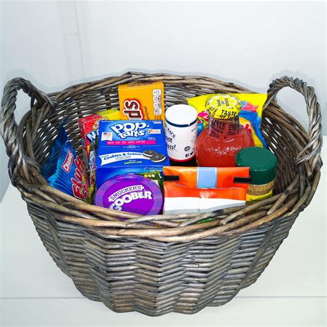 American food basket. You can’t go wrong with our Deluxe Signature Charcuterie Gift Box or one of our gluten free gift baskets. There are so many possibilities with Hickory Farms gift baskets to add a personal touch and gift an ideal foodie experience. Our hand-crafted gourmet gift baskets feature meat & sausage, cheese, wine & other foods. 