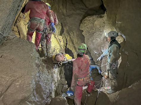 American researcher has been rescued from deep Turkish cave more than a week after he fell ill