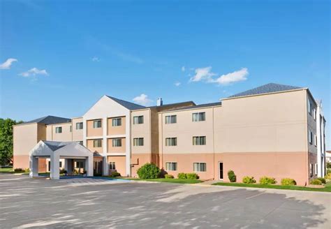 Amerivu inn and suites. AmeriVu Inn & Suites - Eau Claire 715-834-5313 2245 South Hastings Way Eau Claire, WI 54701 Check In: 3 pm Check Out: 11 am Key Amenities. Free Breakfast; Connecting Rooms; Non-Smoking Hotel; Air Conditioning; Handicap Accessibility. AmeriVu amenities provide handicap accessible accommodations for all visitors. 