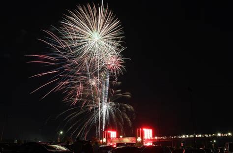 Ames fireworks 2023. 515 Days. Downtown Ames’ 515 Days is going to be epic! Wednesday: Downtown After Sundown (5th St. & Kellogg, 5-9 p.m.) – with live music by Jake Doty, food trucks, vendors, farmers’ market, and beer garden Thursday: Family Night, with the Balloon Lady, tattoo artist, musical acts, and kid-friendly activities inside downtown businesses (5 ... 