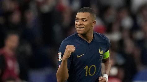 Amid Mbappé contract standoff, PSG president says club cannot let France star leave as a free agent