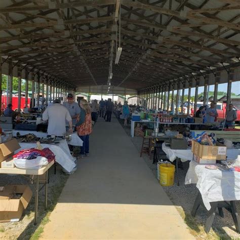 Aug 8, 2020 ... We visit the biggest flea market in the Midwest in Shipshewana, Indiana. Then we visit an Amish bulk food store with all kinds of amazing ...
