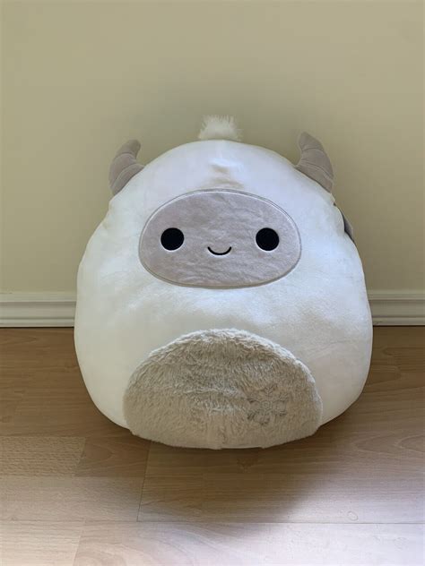 Description: This ONLY includes the pictured 8" Squishmallow Amleth the Yeti - does NOT include clip-sized Amleth which is seen on the tag (in photos). You WILL get this tag, you just won't get the smaller yeti pictured on the tag. Smoke/pet free home. .