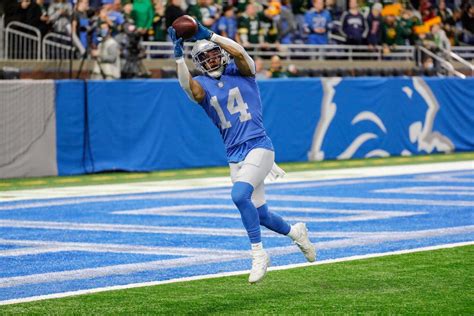 Amonra st brown. Oct 30, 2023 · Detroit Lions wide receiver Amon-Ra St. Brown has been added to the team’s injury report. He is now questionable to play Monday night with an illness. St. Brown will have a full 24 hours to get ... 