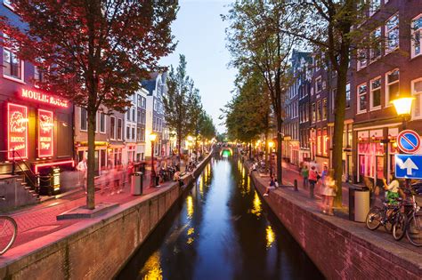 Amsterdam tourist attractions. Nov 21, 2555 BE ... Vidtur's travel guide for tourists arriving to Amsterdam - What to see and where to go to, how to explore the Red Light district and enjoy ... 