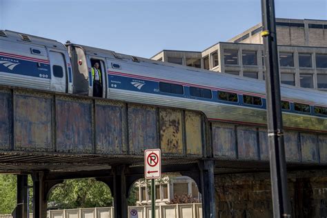 Amtrak trains derail at Union Station, delays expected