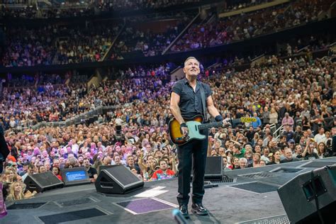 Amway center bruce springsteen. Bruce Springsteen and the E Street Band rocked the crowd at the Amalie Arena in Tampa on Wednesday, Feb. 1, starting with “No Surrender” in the group’s first U.S. concert since 2016. The ... 