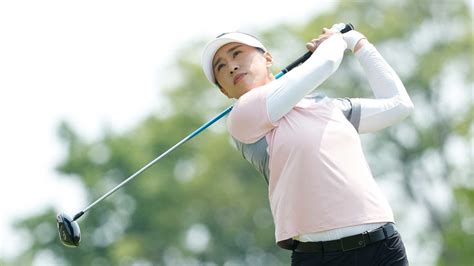 Amy Yang takes the Meijer LPGA Classic lead with 
her third straight 67