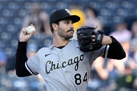 An 8-run 6th inning dooms the Chicago White Sox in a 12-5 loss to the Kansas City Royals