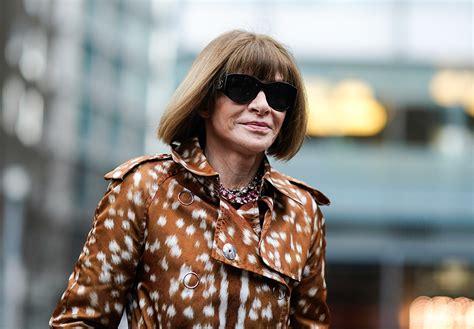 Ana wintour. Dame Anna Wintour CH DBE (born 3 November 1949) is the English editor-in-chief of American Vogue, a position she has held since 1988. Life. Anna Wintour stopped going to school at 16 and started her career in fashion. She worked on magazines in America called New York and Home & Garden. She then went ... 