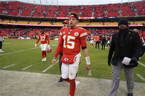 Analysis: Kansas City Chiefs still in AFC West driver’s seat despite so many blunders, butterfingers