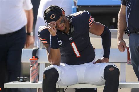 Anatomy of a 21-point Chicago Bears collapse: A controversial Matt Eberflus decision, two Justin Fields turnovers and big Russell Wilson moments