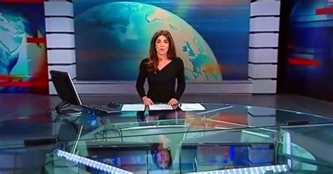 Anchor woman wears daring outfit forgets desk is translucent. Watch the hilarious moment when Italian news anchor Costanza Calabrese reveals more than she intended on live TV. She was unaware that her desk was transparent and exposed her underwear to the ... 