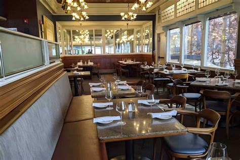 Anchorage ak restaurants. It’s no secret that the restaurant business has been failing in recent years. It’s partly because there are too many choices, particularly when it comes to fast food. Labor shortag... 