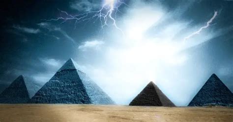 Ancient texts reveal a black Pyramid is missing at the Giza plateau