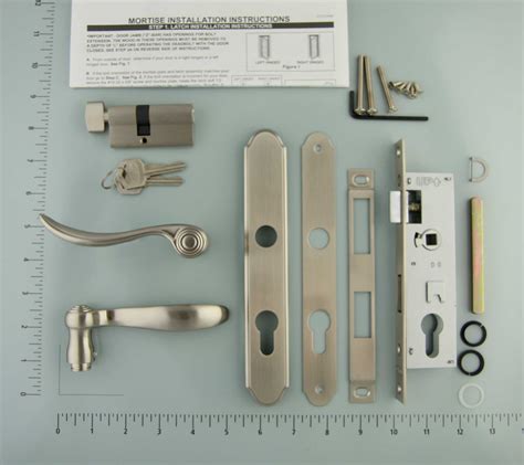 This article will assist with a loose handle on A-Series, 400 Series, and 200 Series gliding patio doors, It provides instructions for tightening the screws on the handle and replacement information. Gliding patio door handles are installed on the back plate with two (2) screws. If the handle has become loose, these screws may not be tight.. 