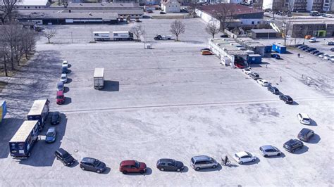 Andrang beim Drive-In-Testzentrum in Norden bleibt hoch